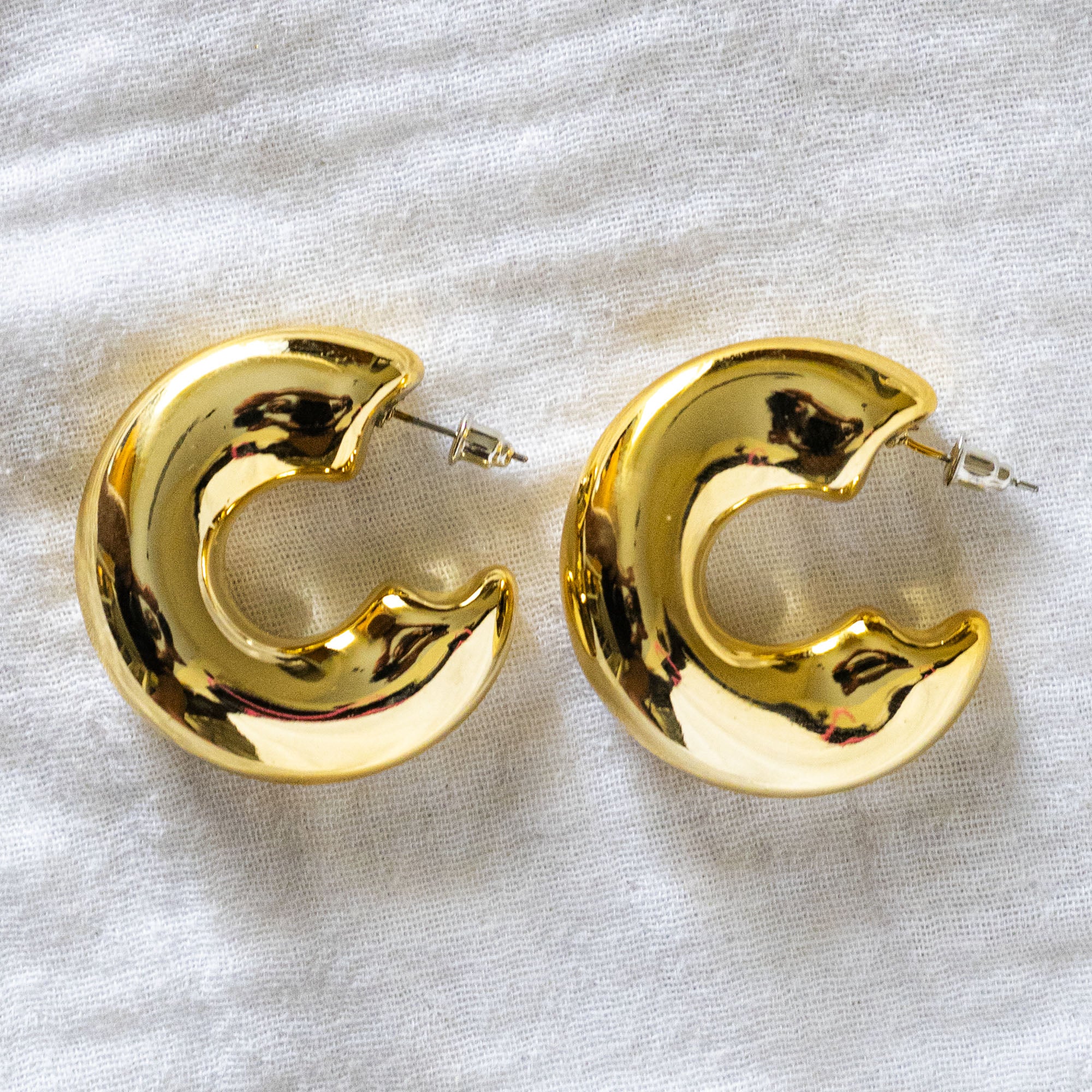 Chunky Wavy Hoop Earrings Gold