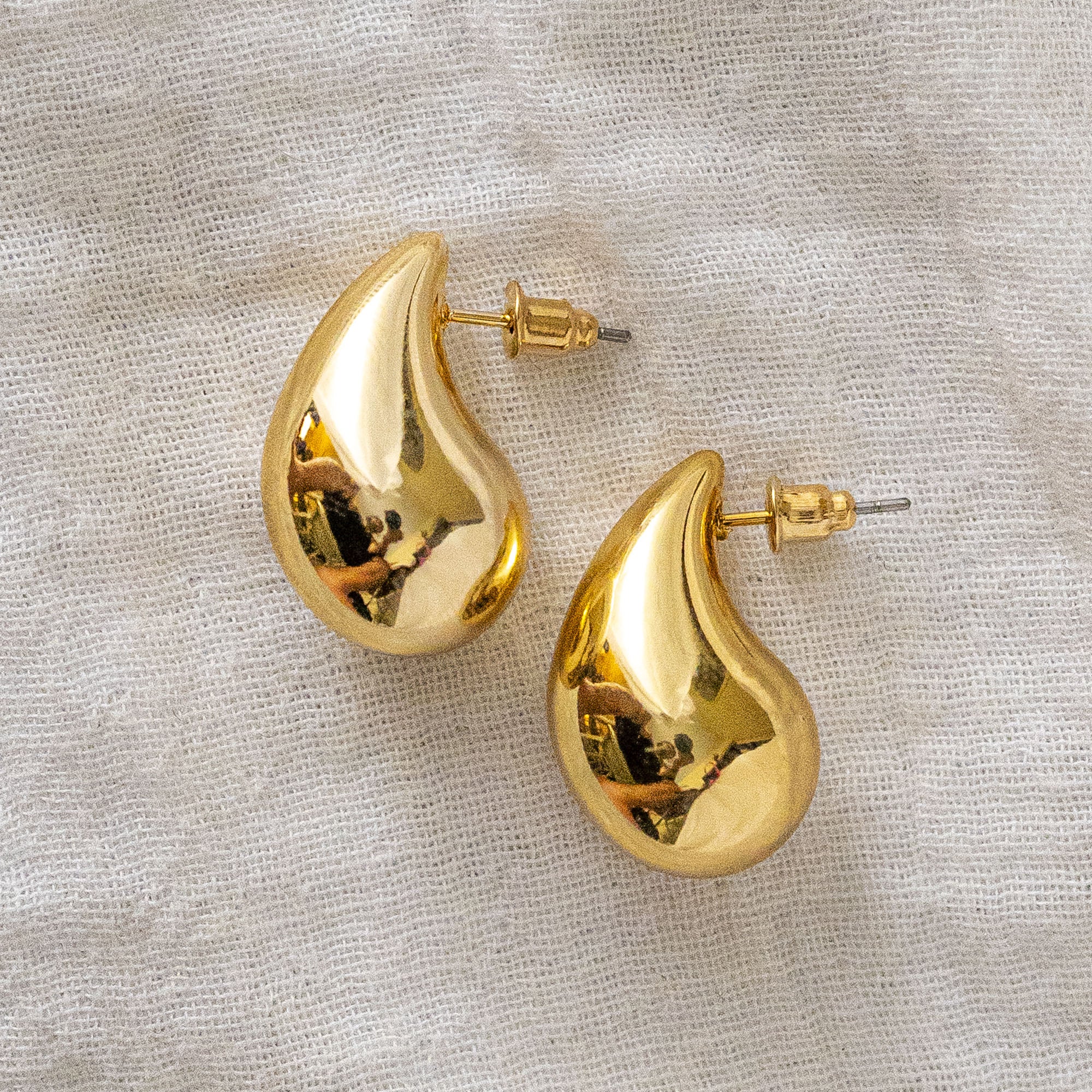 Chunky Waterdrop Stud Gold