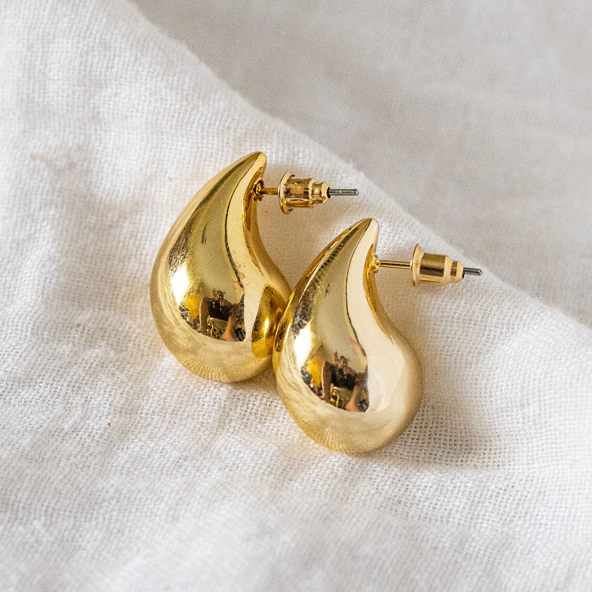 Chunky Waterdrop Stud Gold