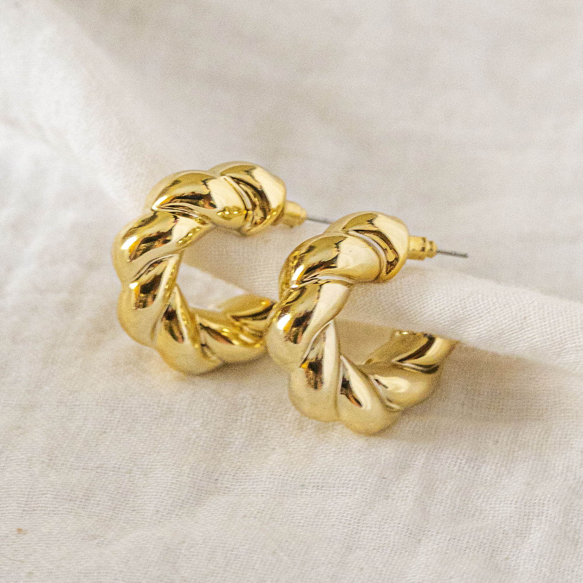 Chunky Twisted Braid Earring Gold