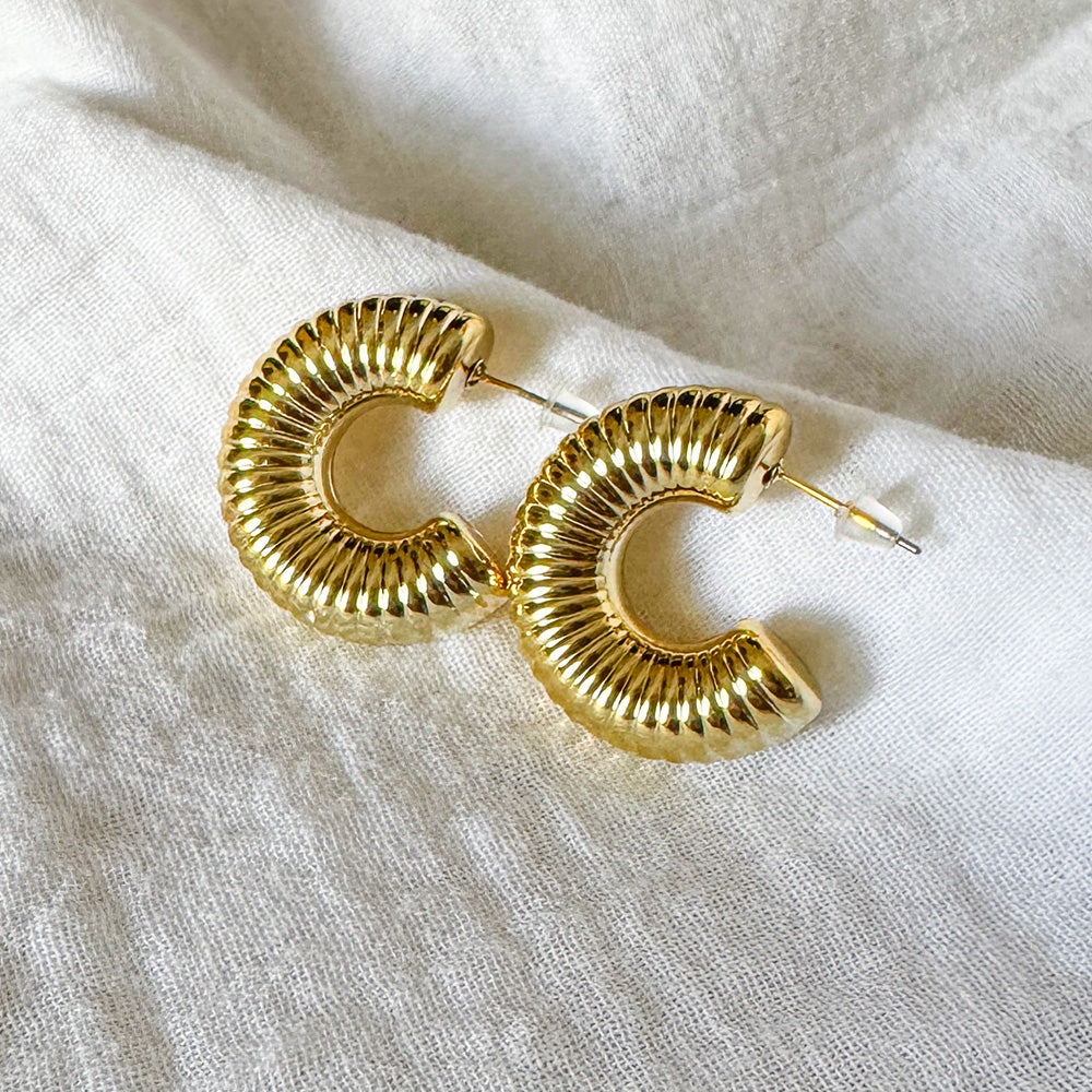 Chunky Ribbed Earring Gold